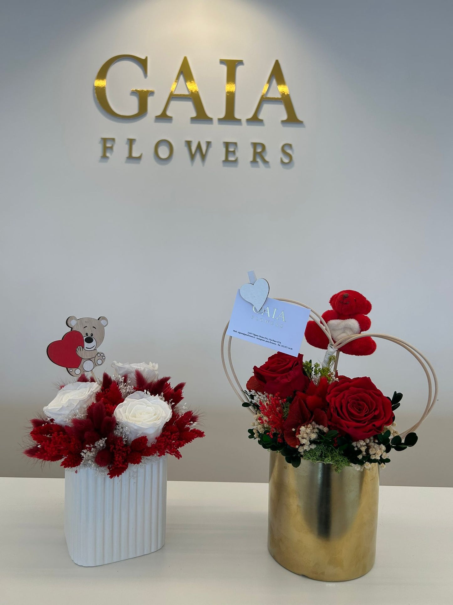 Vaso Arredo con Rose Stabilizzate e Orsetto | Gaia Flowers